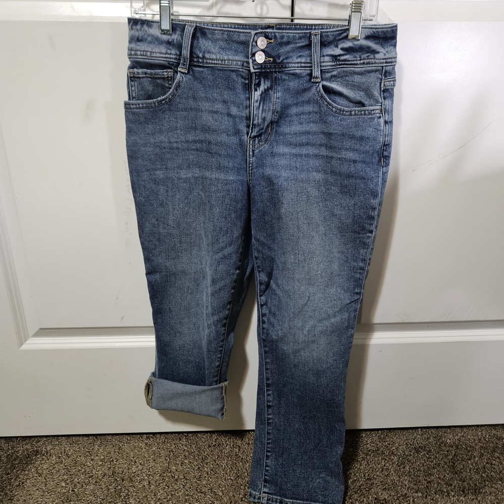 Size 10: Maurices Mid Rise Capris